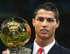 DWG不断突破！，梅西连续三场比赛得分超过战术调整引发球迷热议